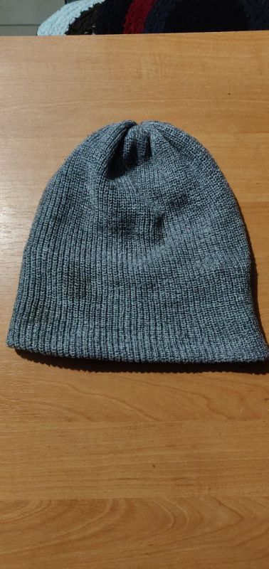 Чоловіча в'язана шапка